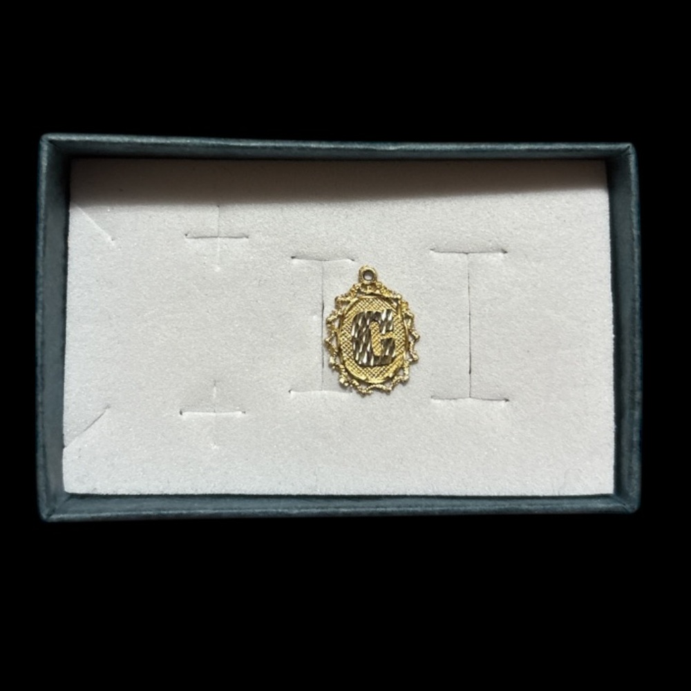 14k Gold Initial 'C’ Pendant Charm